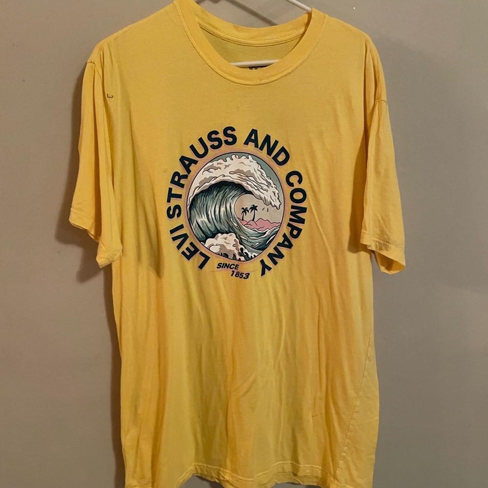 Levi yellow graphic tee